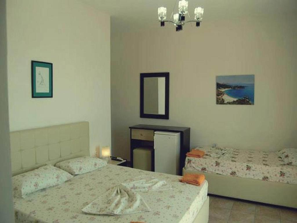 Himara Hostel Exterior photo