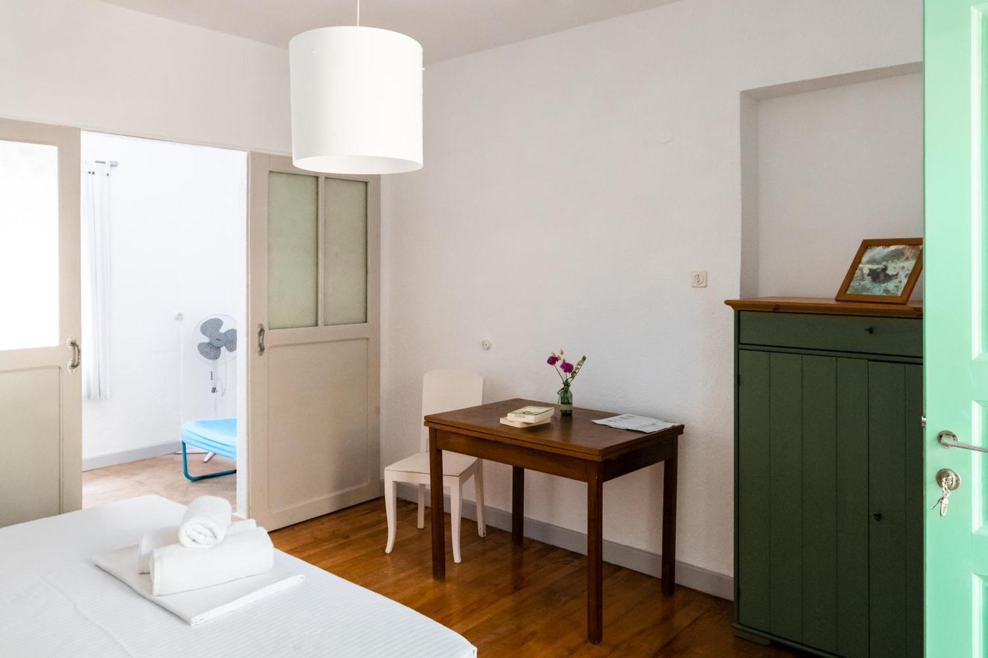 Himara Hostel Exterior photo