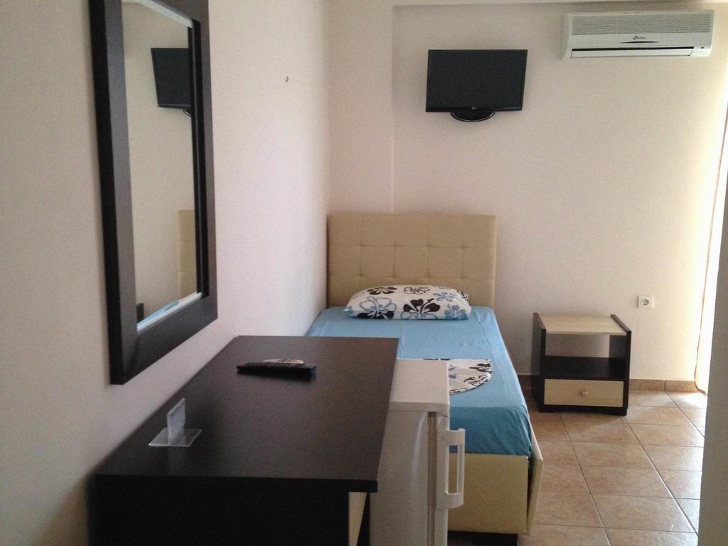 Himara Hostel Exterior photo
