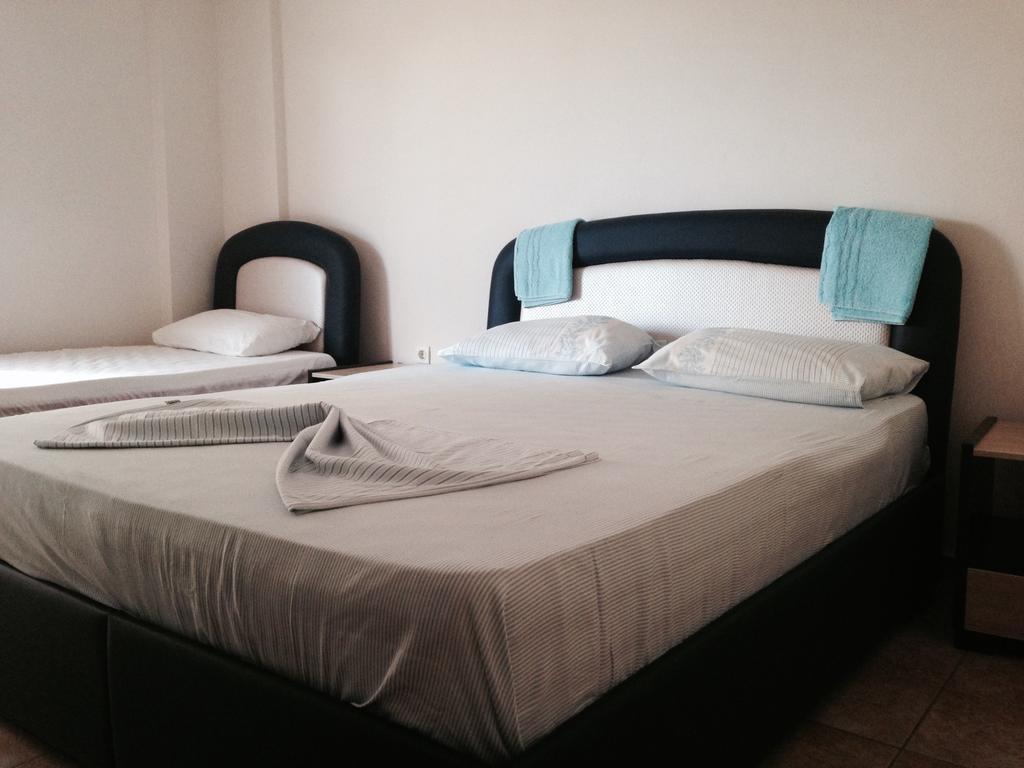 Himara Hostel Exterior photo