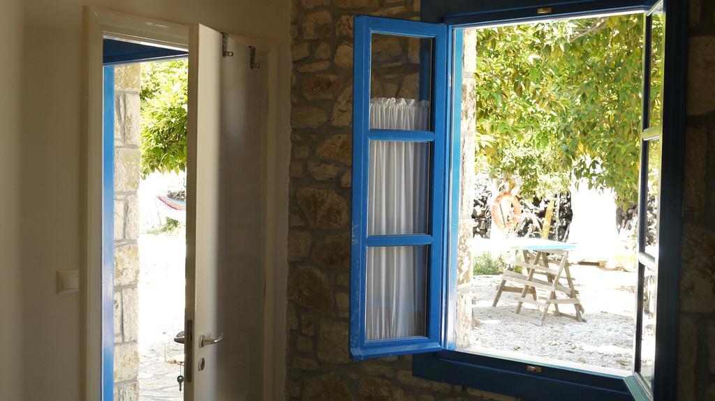 Himara Hostel Exterior photo